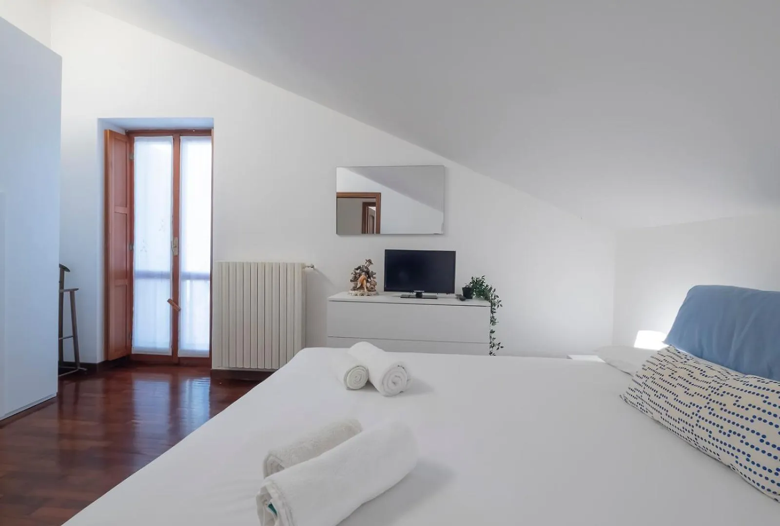 B&B La Ringhiera - Meda 43 Milan Apartment