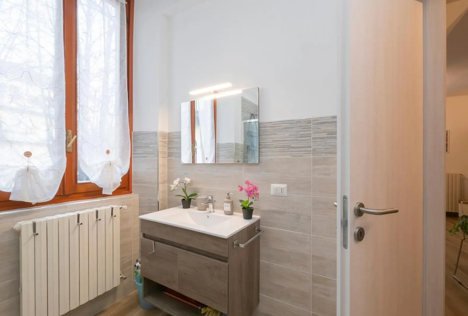 Apartment B&B La Ringhiera - Meda 43 Milan