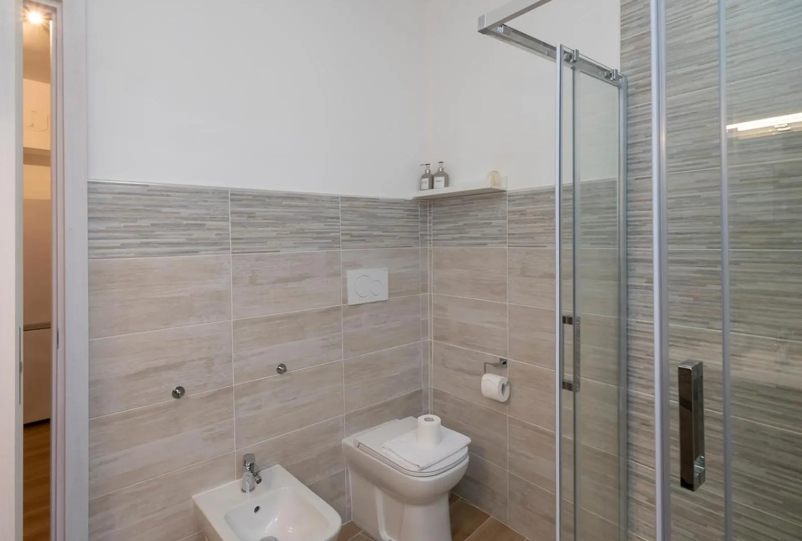 B&B La Ringhiera - Meda 43 Milan Apartment