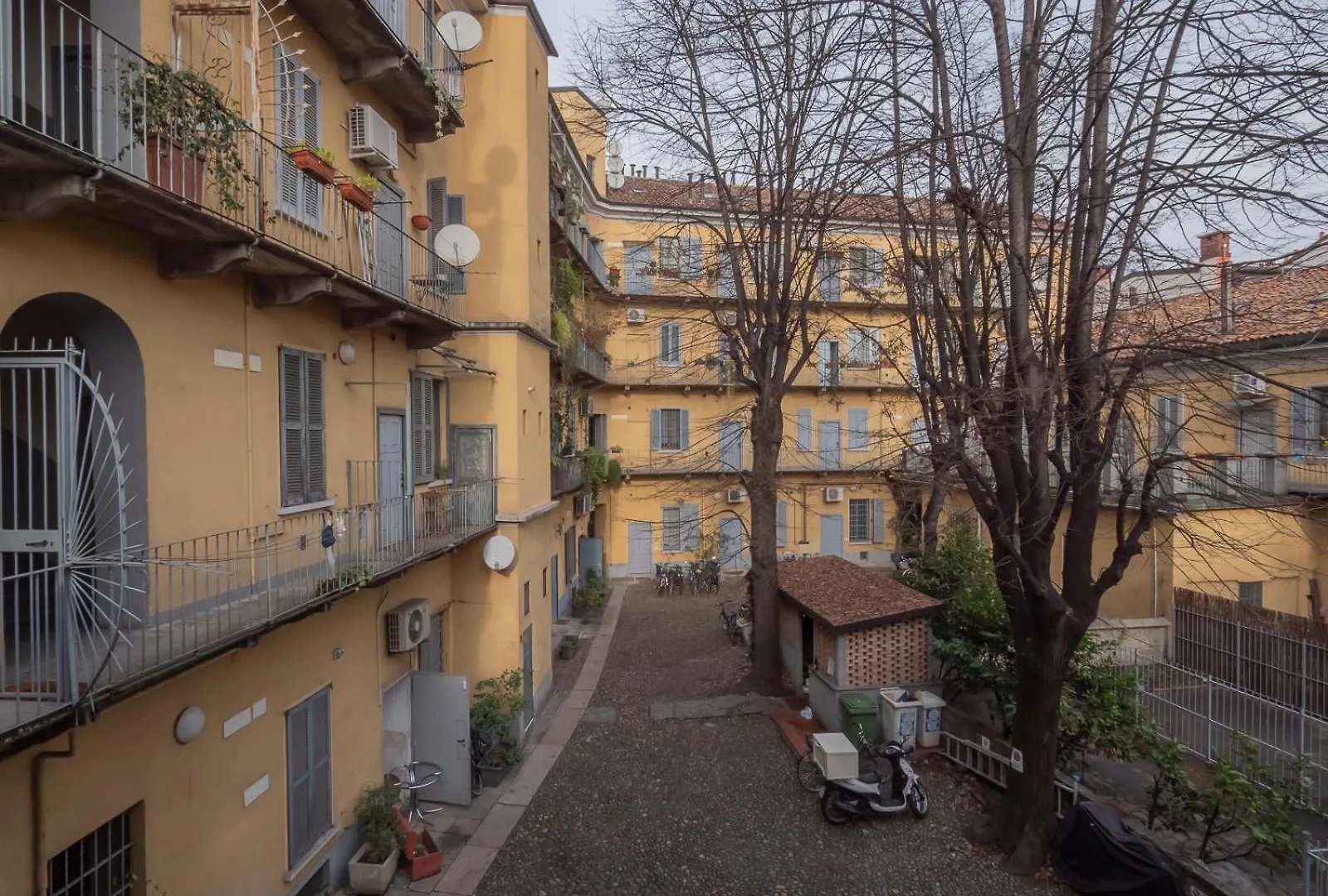 B&B La Ringhiera - Meda 43 Milan Apartment
